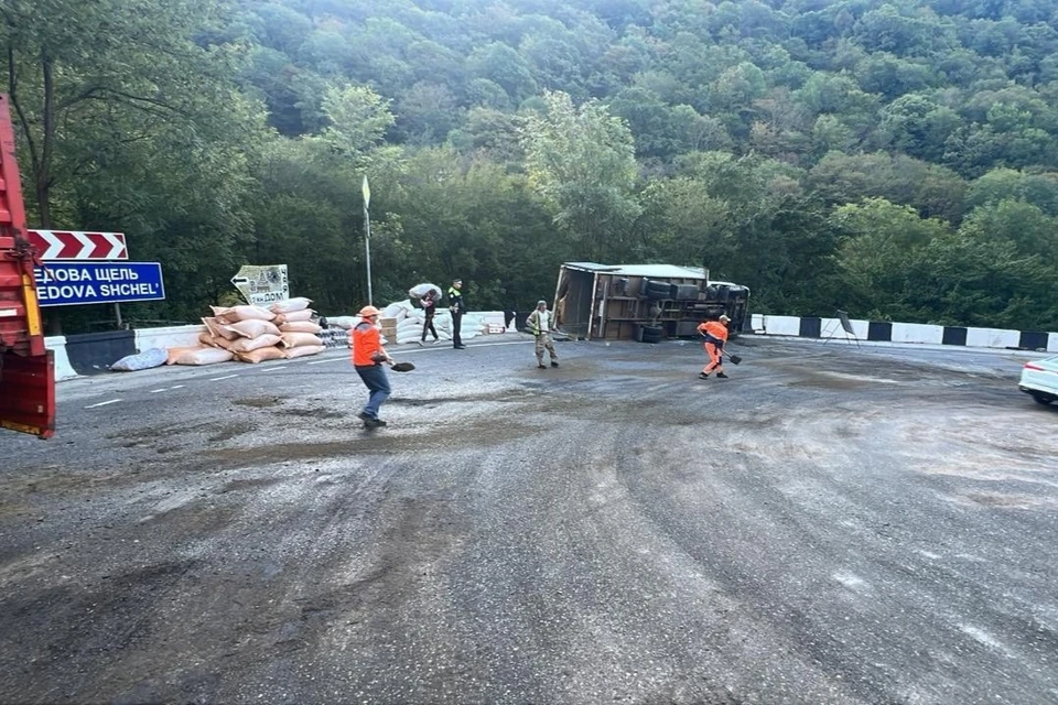 Сотрудники ДПС вводили реверсивное движение Фото: ФКУ Упрдор «Черноморье»