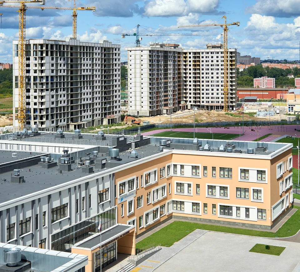 Дом у школы - мечта каждого ребенка и родителя.