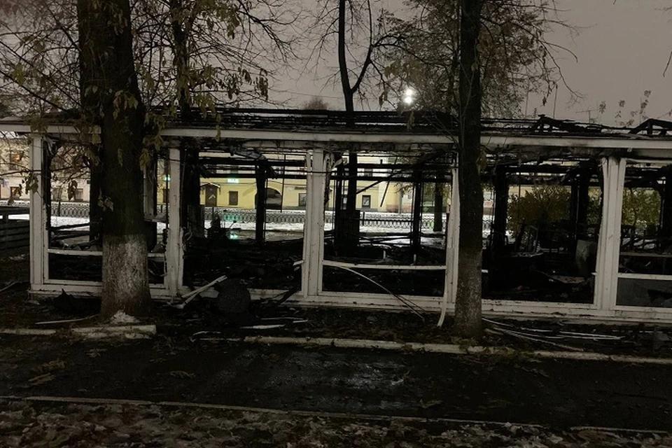 Веранда кафе сгорела.