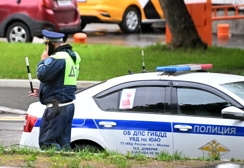 Мужчина погиб в ДТП с перевернувшимся авто на севере Москвы