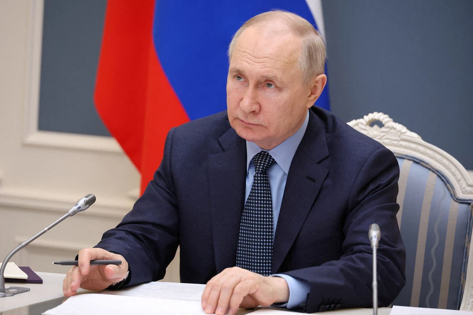 Президент России Владимир Путин повысил оклады госслужащих и дипломатов
