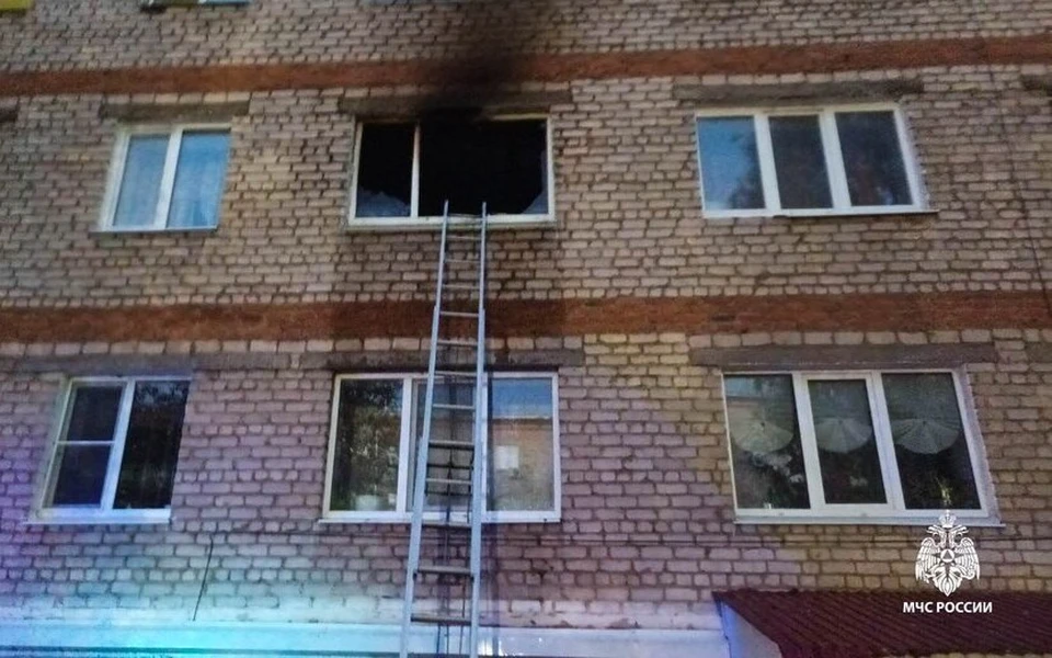 Спасли жильцов. Фото: МЧС России