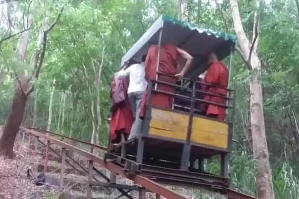 По предварительным данным, у кабины оборвался трос.