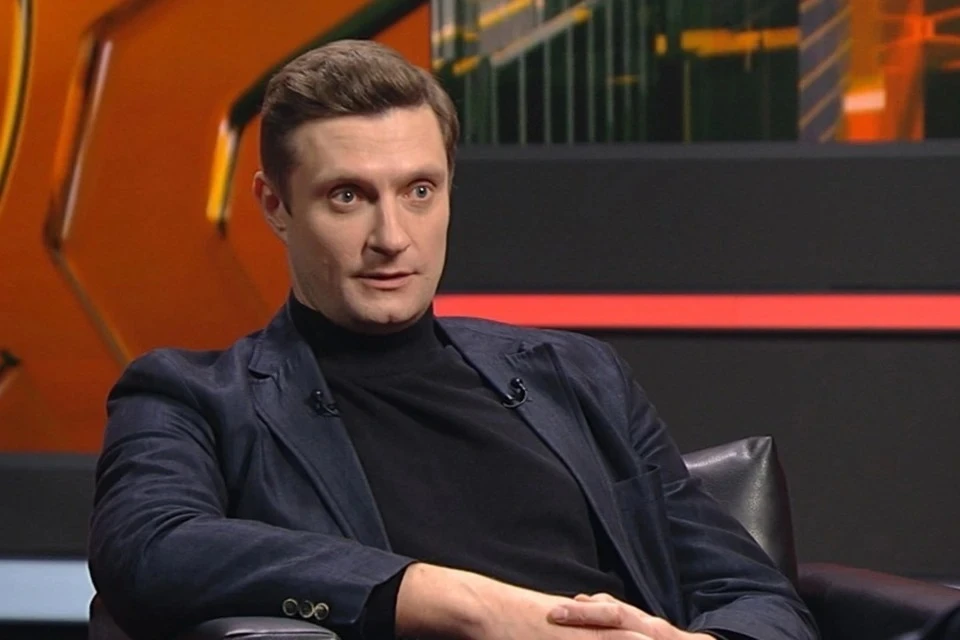 Театр Горького выпускает спектакль «12 стульев» с министром культуры Беларуси Русланом Чернецким в роли Остапа Бендера. Фото: ont.by