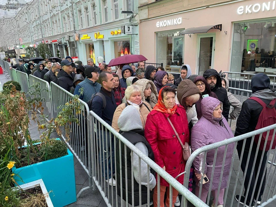 Люди выстроились в очередь еще до открытия участков. Фото: соцсети