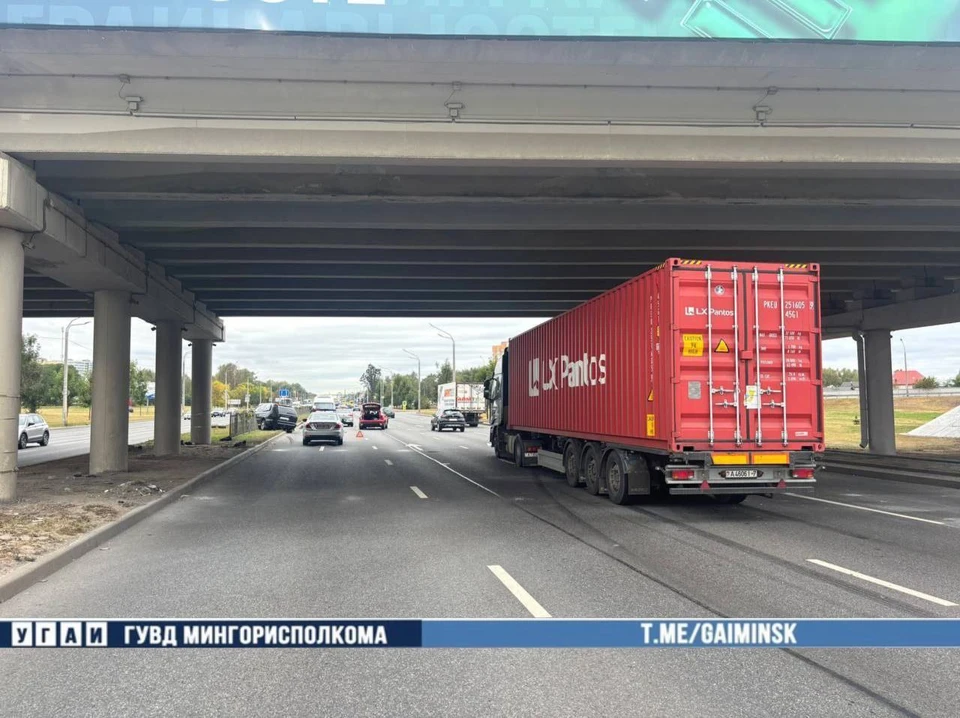 В Минске на Партизанском проспекте столкнулись четыре автомобиля. Фото: телеграм-канал УГАИ ГУВД Мингорисполкома
