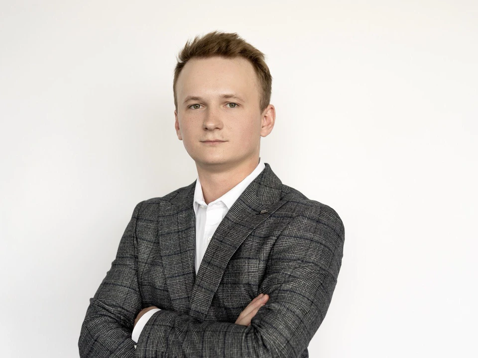 Эксперт по разработке ПО, ментор Иван Шатухо сказал, как бизнесу внедрять технологии и чему учиться молодым айтишникам в условиях новых правил работы с ИИ.