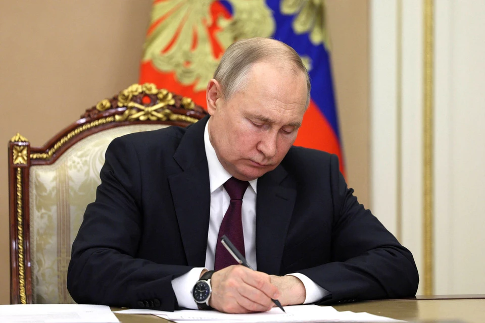 Владимир Путин подписал закон, разрешающий рекламу на ракетах