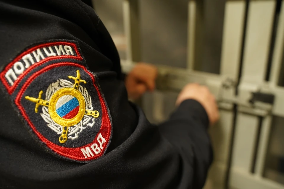 Сейчас полицейский в отпуске