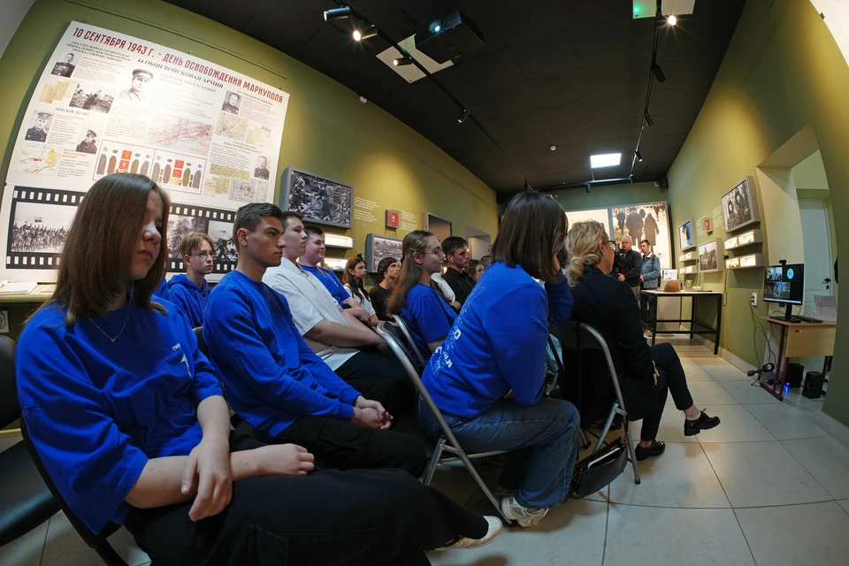 Мариупольские молодежные активисты пообщались с представителями Подростково-молодежного центра Лигово