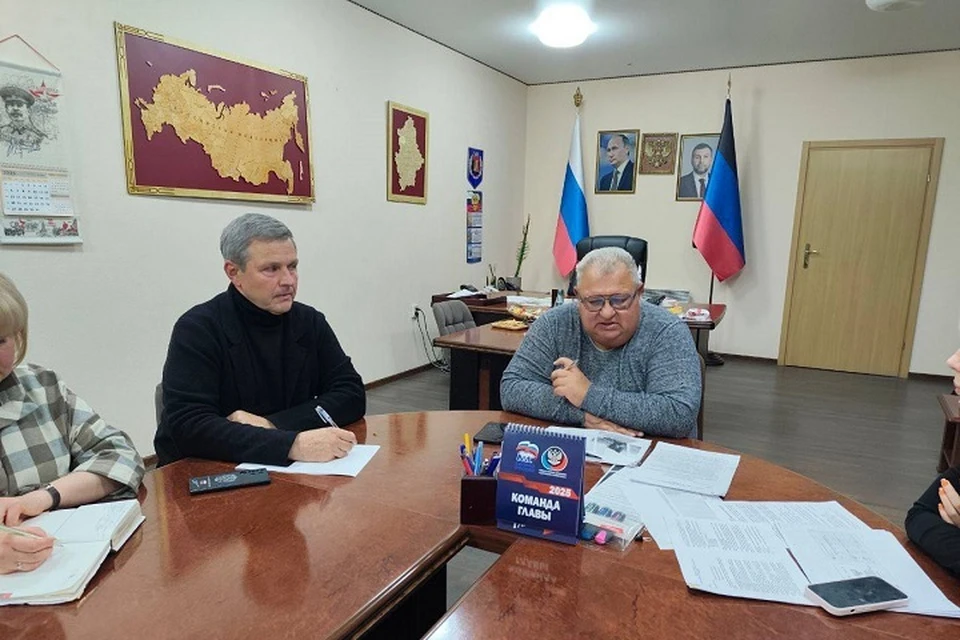 Министр культуры ДНР обсудил с главой Енакиево создание музея космонавта. Фото: ТГ/Желтяков