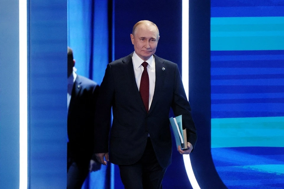 Путин вспомнил о паспорте Российской империи, говоря о переселенцах с Запада