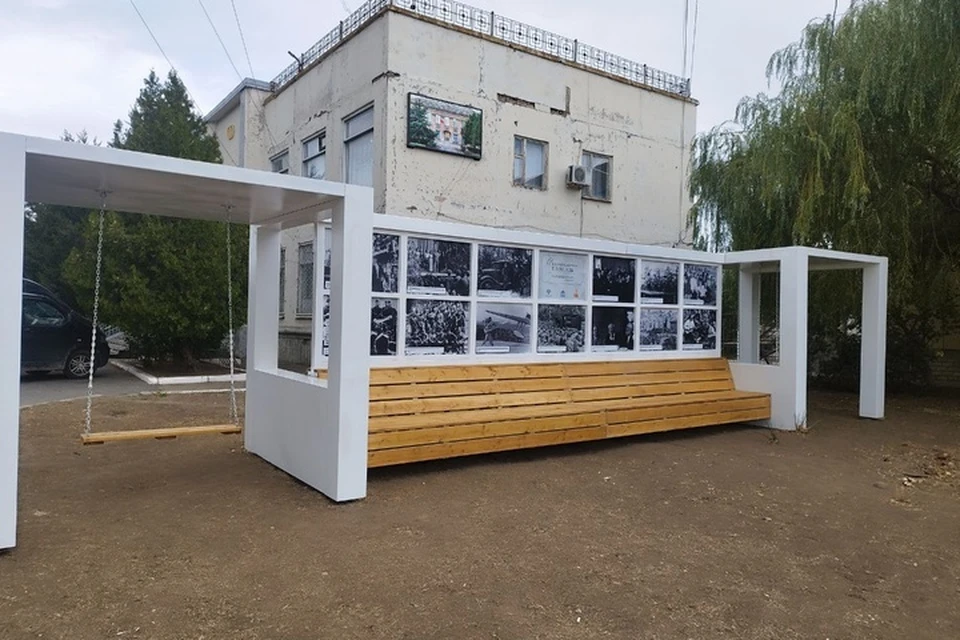 Арт-объект по истории театра построен в центре Акимовки. Фото: администрация Акимовского округа