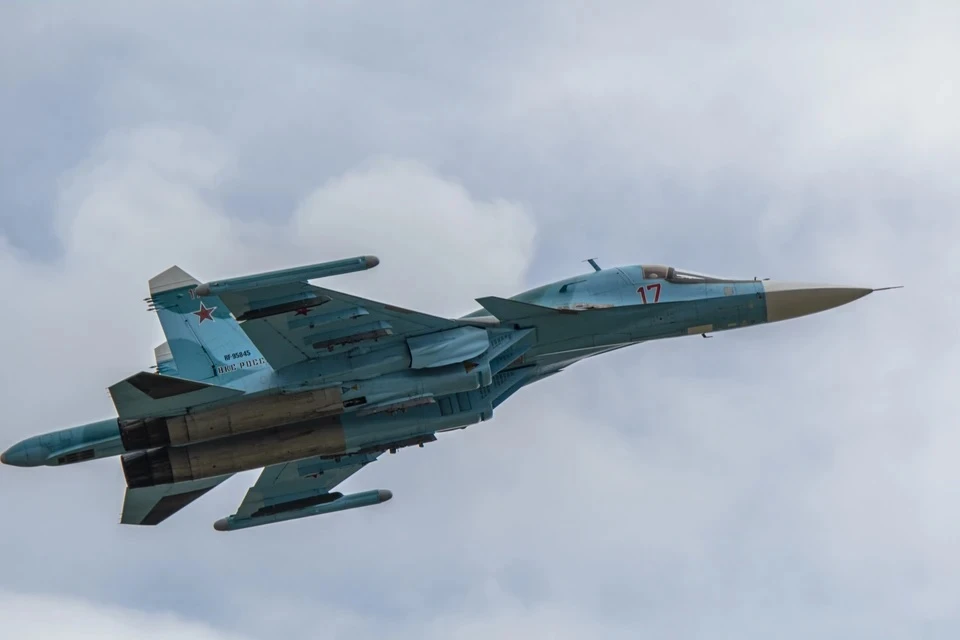 Су-34 усиливает мощь ВКС: на Западе восхитились возможностями «самых тяжелых истребителей»