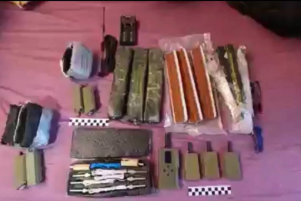 Во время обыска у него обнаружили арсенал взрывчатых веществ. Фото: кадр из видео УФСБ России по Крыму и Севастополю