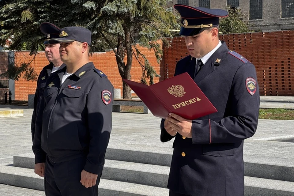 Более 30 сотрудников ОВД в ДНР в торжественной обстановке приняли присягу. Фото: МВД по ДНР
