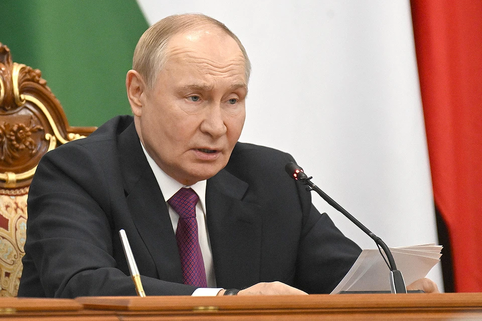 Президент РФ Владимир Путин во время заседания второго саммита "Россия - Центральная Азия" в Душанбе.
