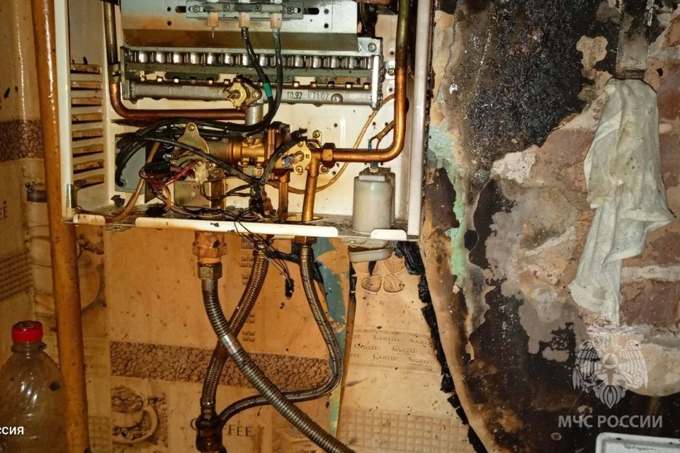 После визита газовой службы хозяин квартиры сорвал заглушку и попытался подключить колонку самостоятельно