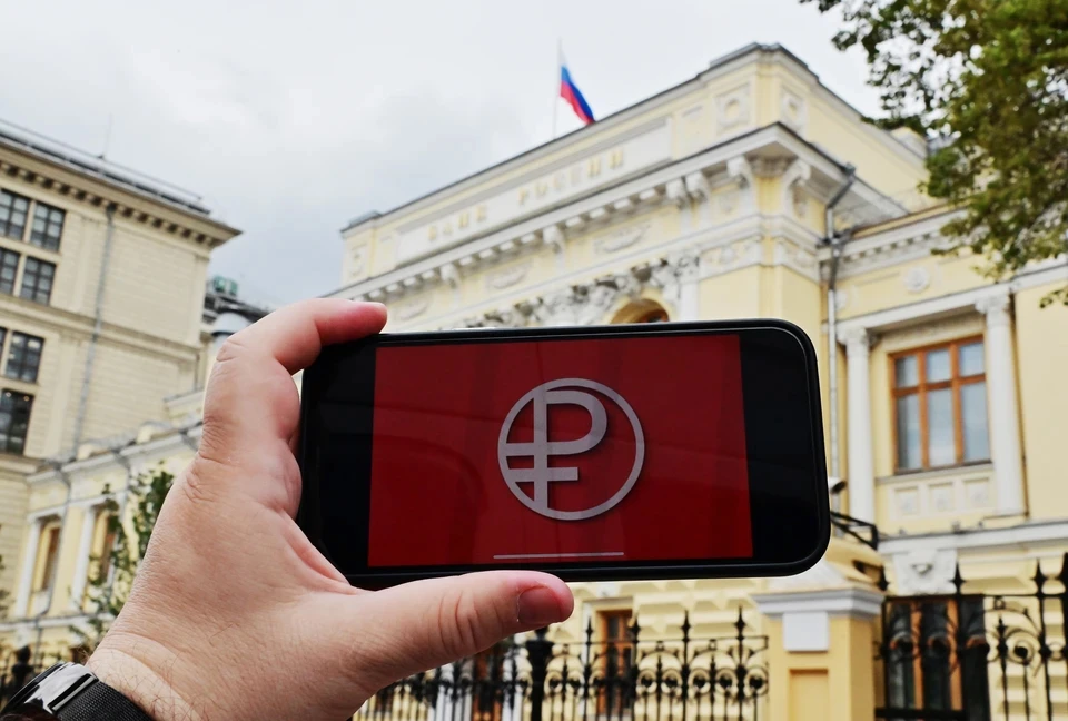 Российским пенсионерам напомнили, что обязательного перевода пенсий в цифровой рубль не будет.