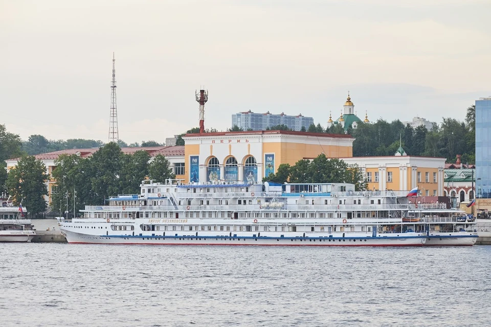 Впервые за 20 лет в этом сезоне здание речного вокзала в Перми вновь приняло пассажиров теплоходов.