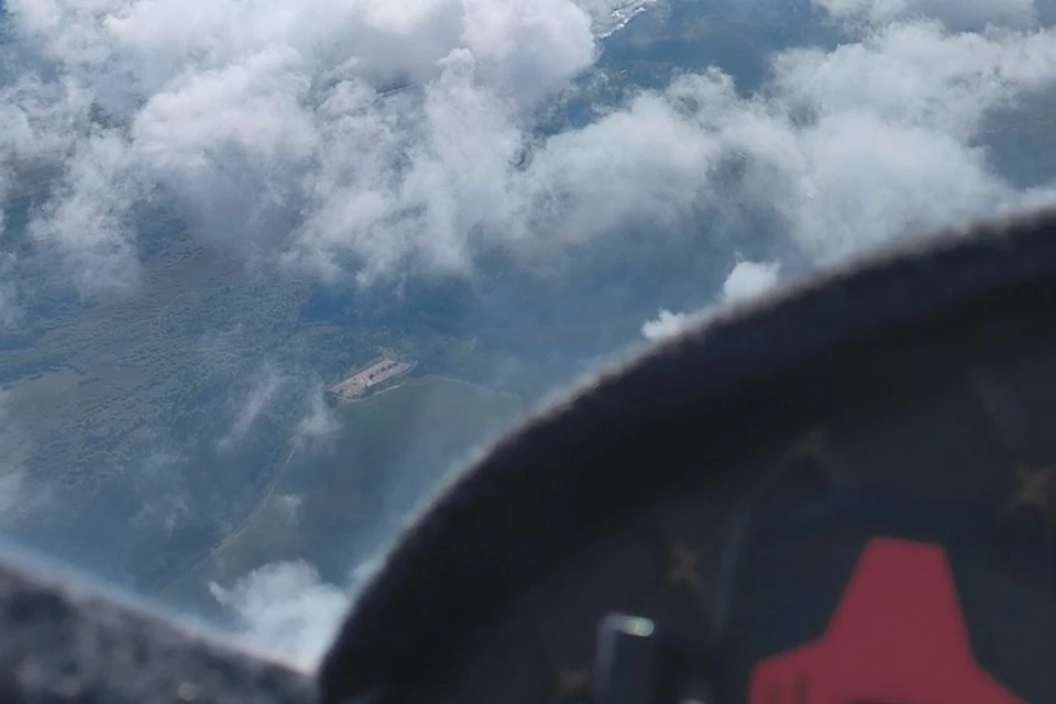 Пилот Дмитрий Кусанов из Оренбурга совершил полет в Ижевск на частном самолете, чтобы навестить любимую дочку. Фото предоставлено героем публикации