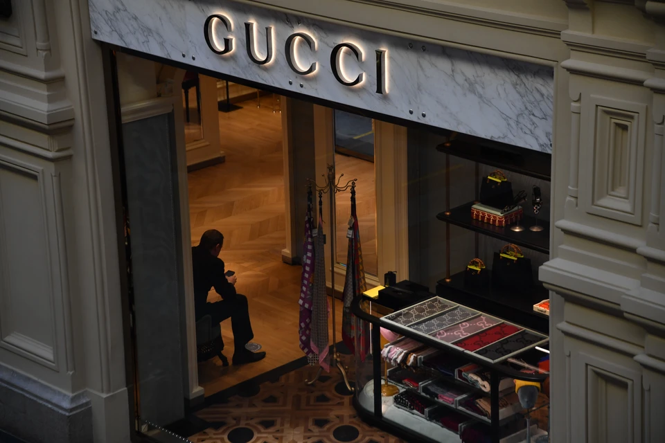 Владелец бренда Gucci намерен продать косметическое подразделение LʼOreal