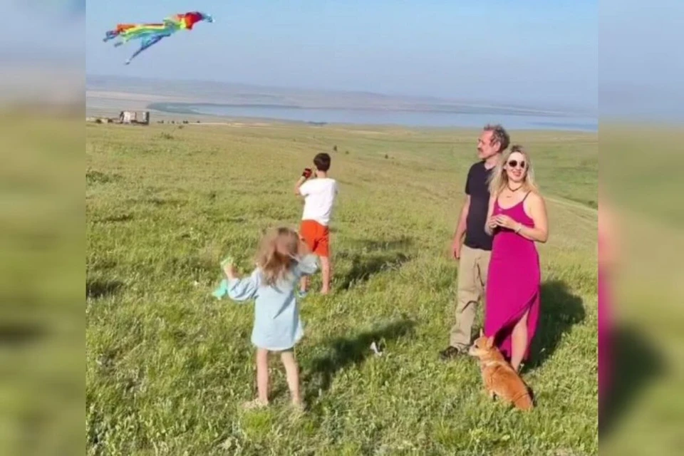 Семью сопровождала в походе 12-летняя корги Лада. Фото: соцсети Ирины Усольцевой