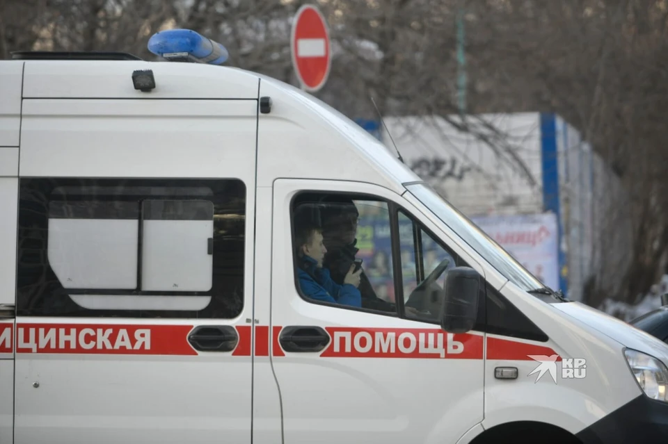 Бизнесмен выпал с балкона многоэтажки и разбился насмерть