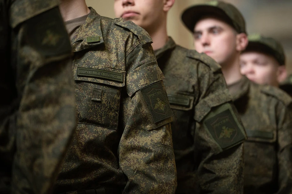 Госдума приняла поправку об обязанности призывников являться в военкомат по электронной повестке в течение 30 дней