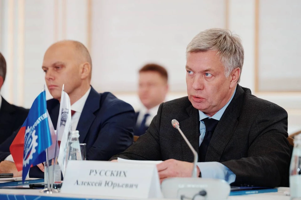 Губернатор рассказал об устройстве на предприятия ульяновцев-участников СВО | ФОТО: телеграм-канал Алексея Русских