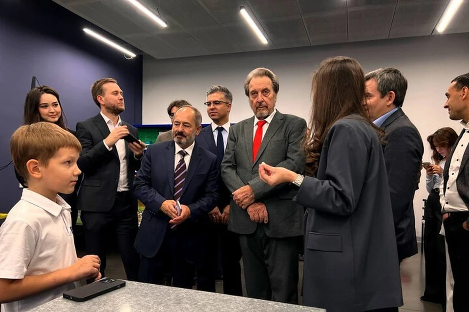 Эррол Маск призвал студентов быть благодарными за возможности и верить в себя. Фото: @itparkrameev