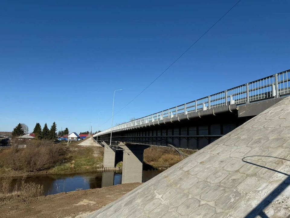 В Новосибирской области полувековой мост через реку Тара полностью отремонтировали. Фото: пресс-служба правительства Новосибирской области