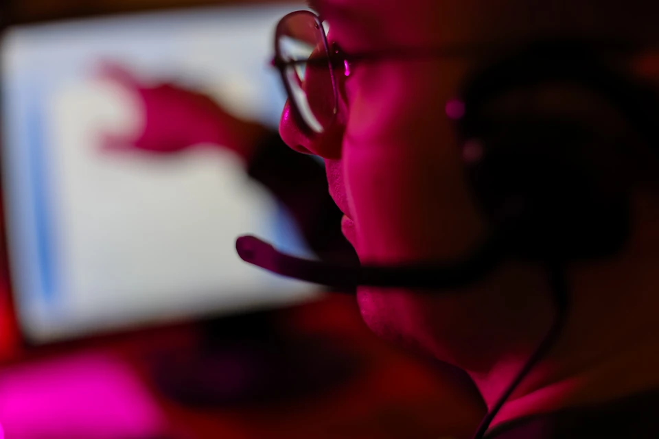 В течение двух лет незадачливого "брокера" вел "финансовый консультант".