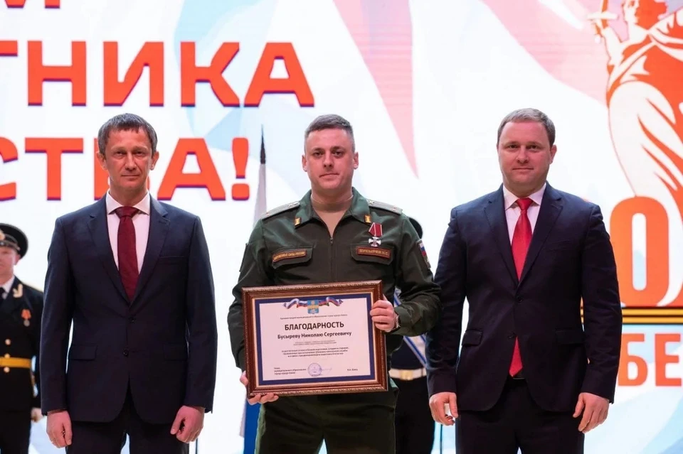 Герой СВО Николай Бусырев (в центре) стал финалистом проекта «Герои Кубани». Фото: личный архив