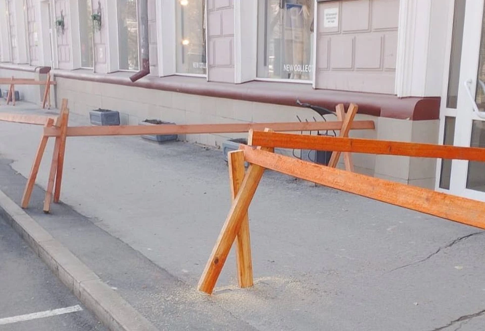 На месте установили ограждения. Фото: МЦУ Барнаула