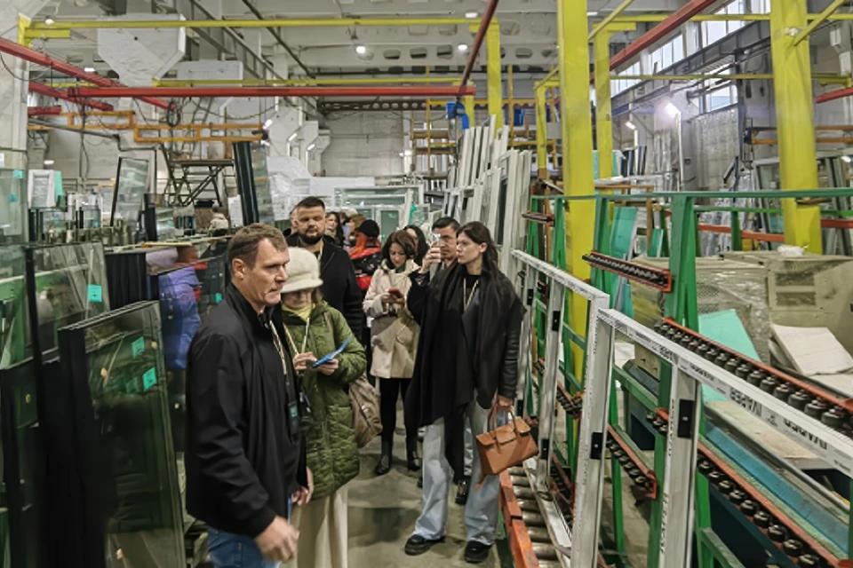 За смену завод выпускает 800 квадратных метров изделий - как для жилых домов, так и для промышленных нужд. Фото: Пресс-служба компании «Сибирский комфорт»