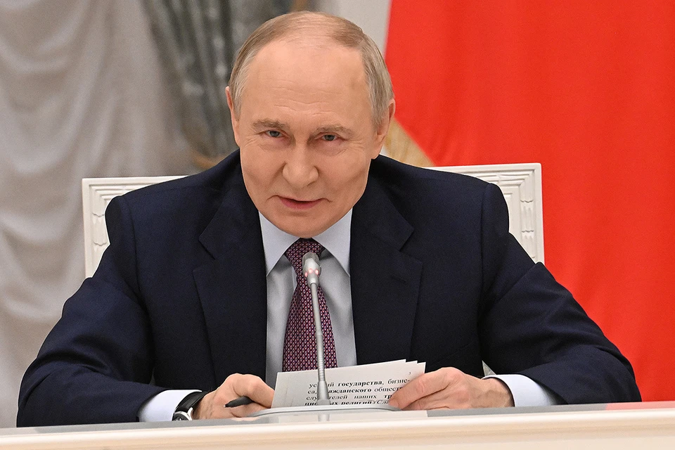 Владимир Путин провел первое заседание Совета по демографической политике. Говорили о проблемах с рождаемостью и помощи молодым семьям.