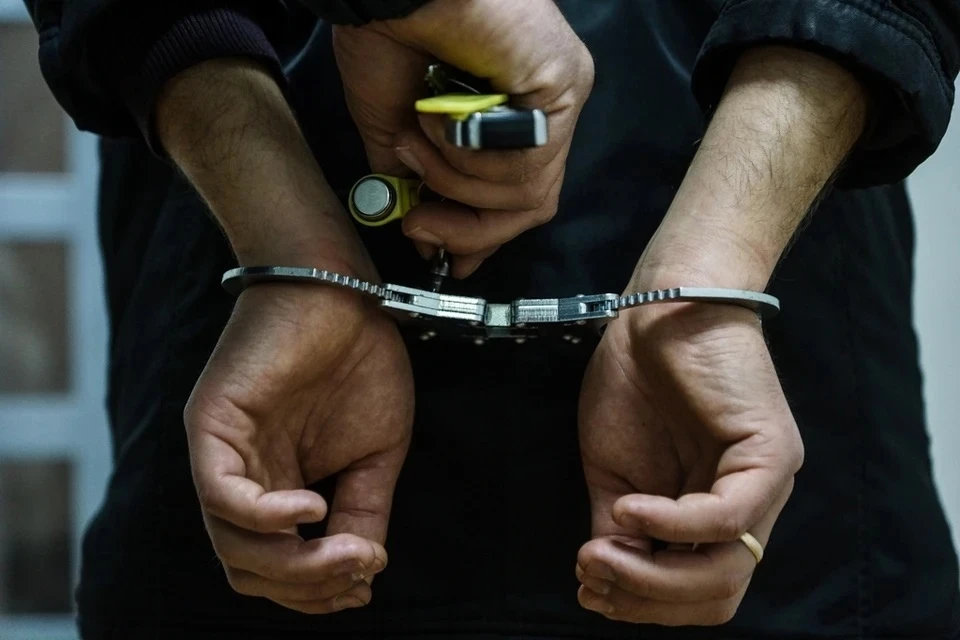 В Коми пьяный мужчина разбил окно в административном здании