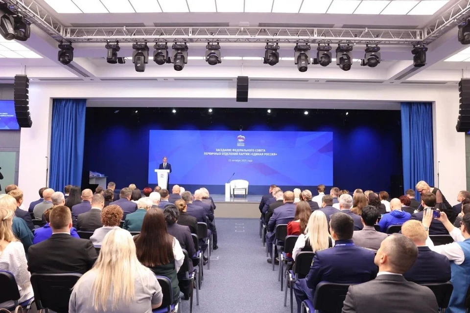 Секретари первичных отделений партии представили Дмитрию Медведеву лучшие практики работы на местах / Фото: пресс-служба партии "Единая Россия"