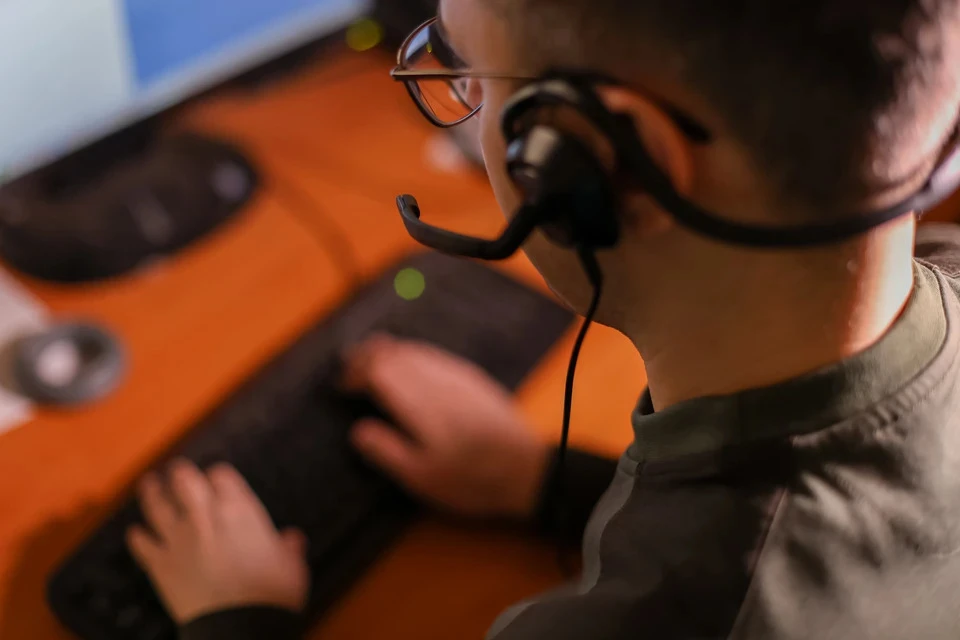 Полиция ведет поиск злоумышленников.