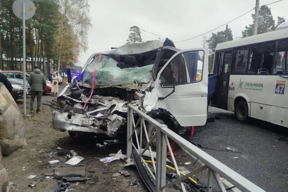 Трасса перекрыта в обе стороны. Фото: t.me/doroga_47