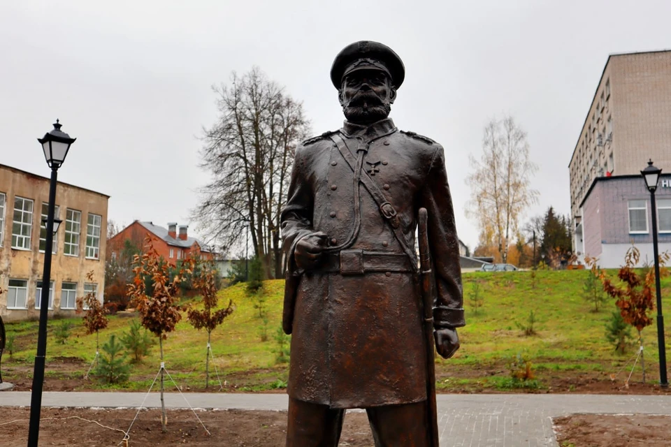 В Ржеве установили скульптуру городового. Фото: Роман Крылов