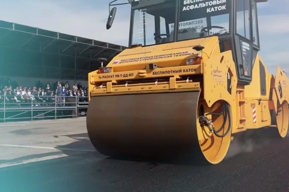 Беспилотная дорожная техника способна автономно и с высокой точностью укладывать асфальт.