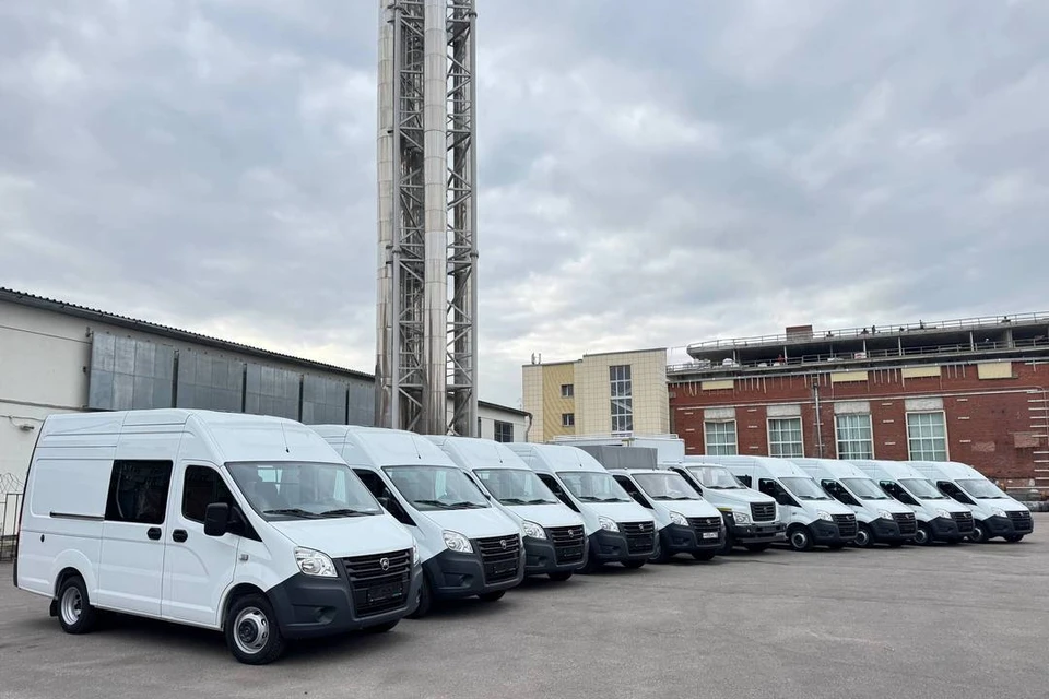 «Петербургтеплоэнерго» пополнило автопарк новой спецтехникой. Фото: пресс-служба «Петербургтеплоэнерго».