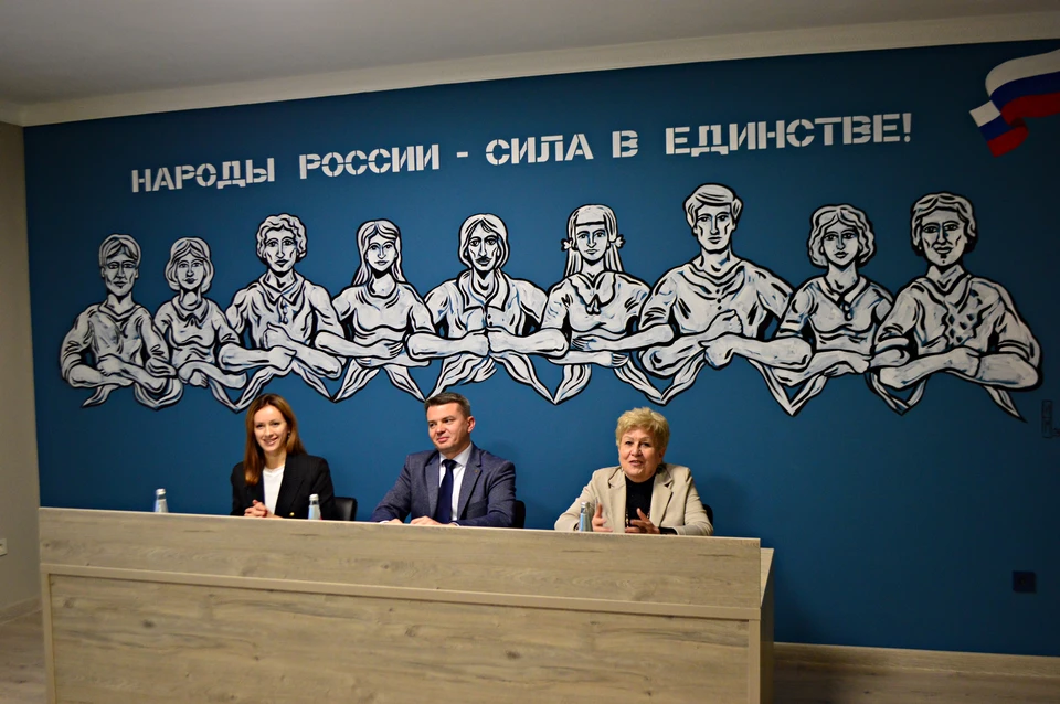 Ирина Белякова, Артем Фомин, Елена Продан (слева направо)