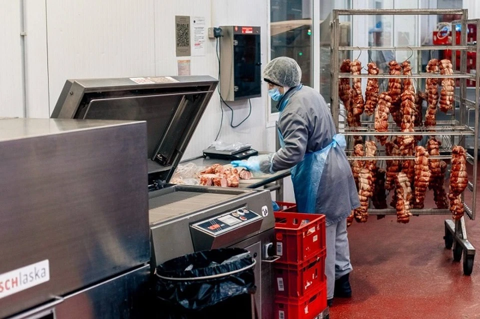 Большую часть товара, отправляемого в королевство, составляет мясо птицы. Фото: Минэк Ск