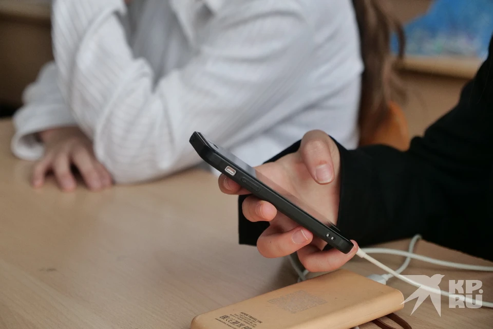 Рязанских школьников призвали не скидывать геолокации в боте сервисов знакомств.