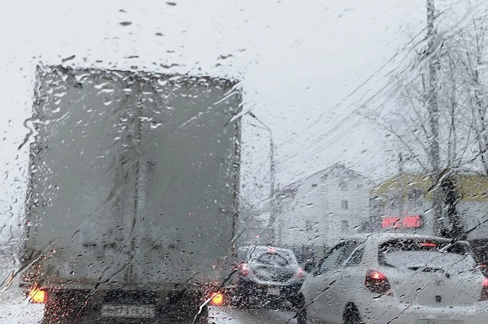 Пробки сковали город