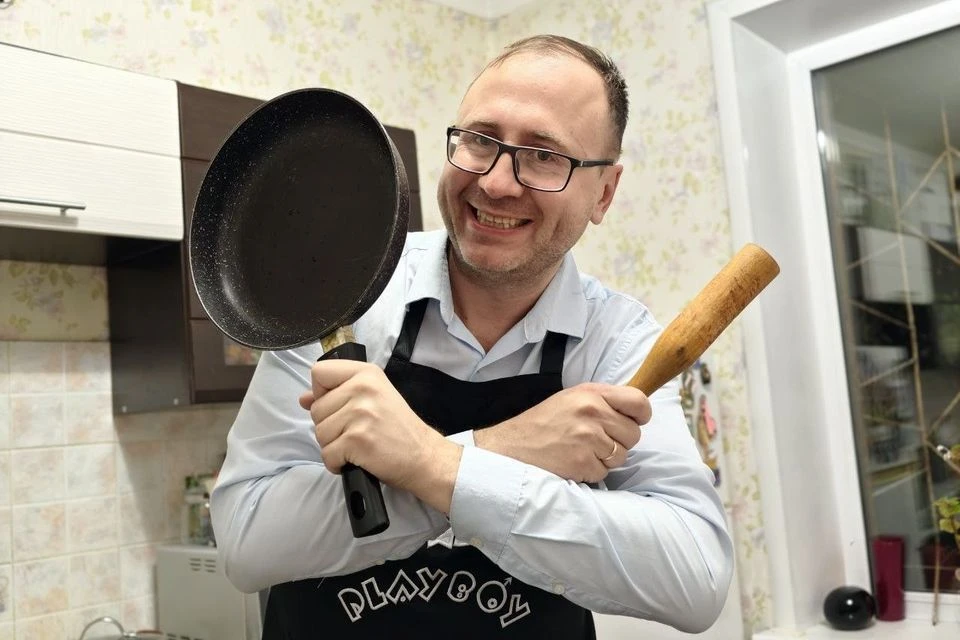 Вадим остался один дома на неделю.