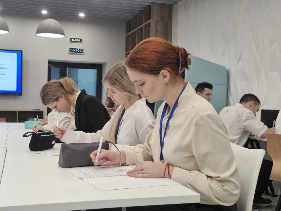 Учащимся рассказали о многообразии культур народов России, достижениях страны.